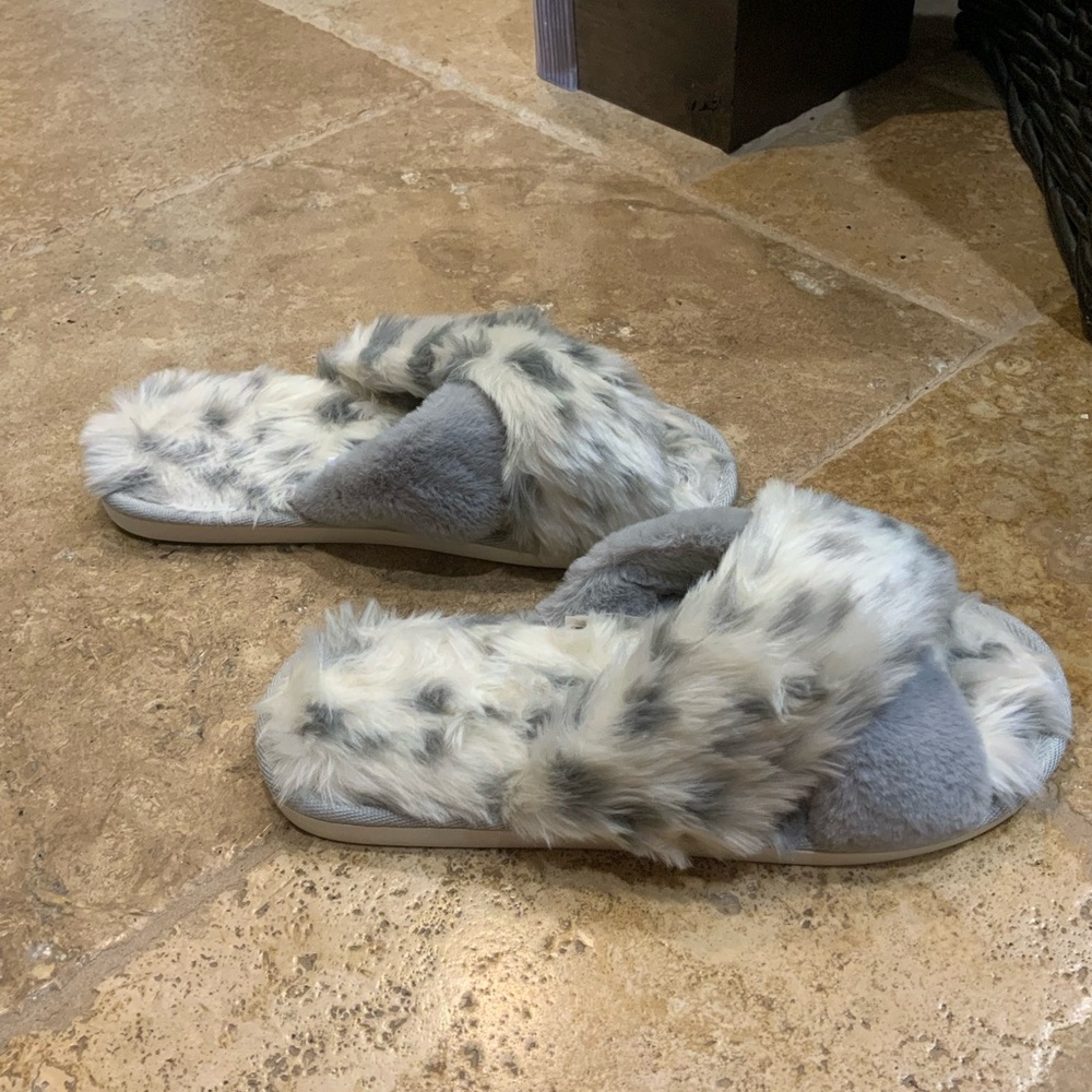 Fuzzy leopard slippers